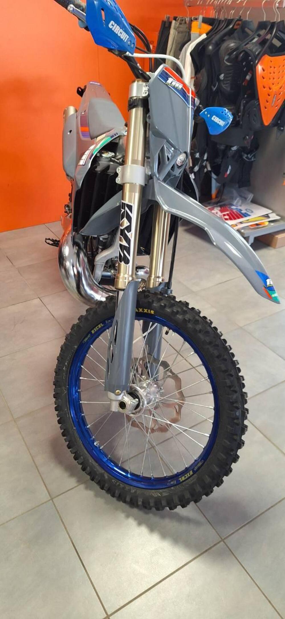 Tm Moto EN 300 Fi ES 2T (2026) (2)