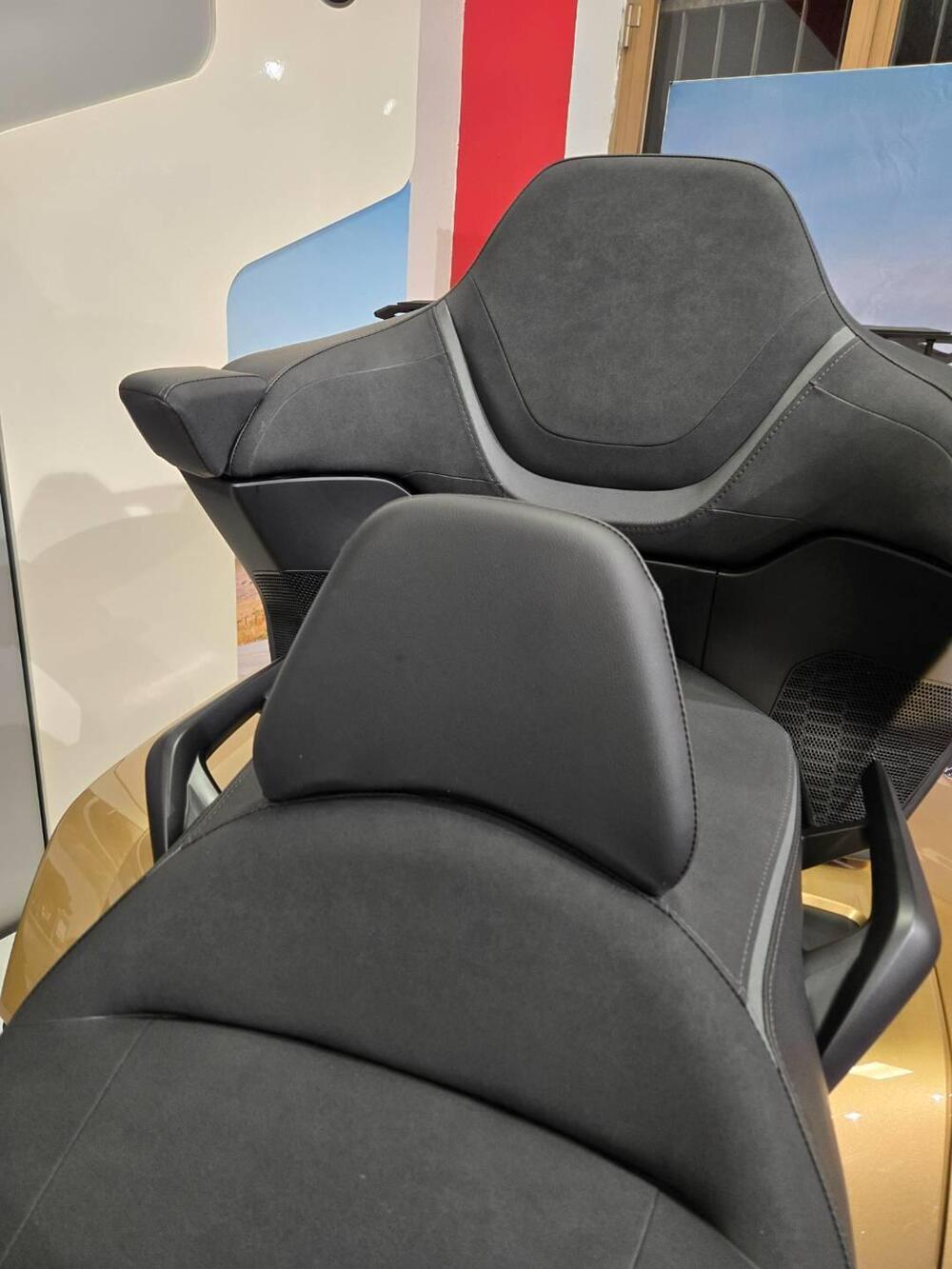 Honda GL 1800 Gold Wing Tour 50° Anniversario (2025 - 26) (7)