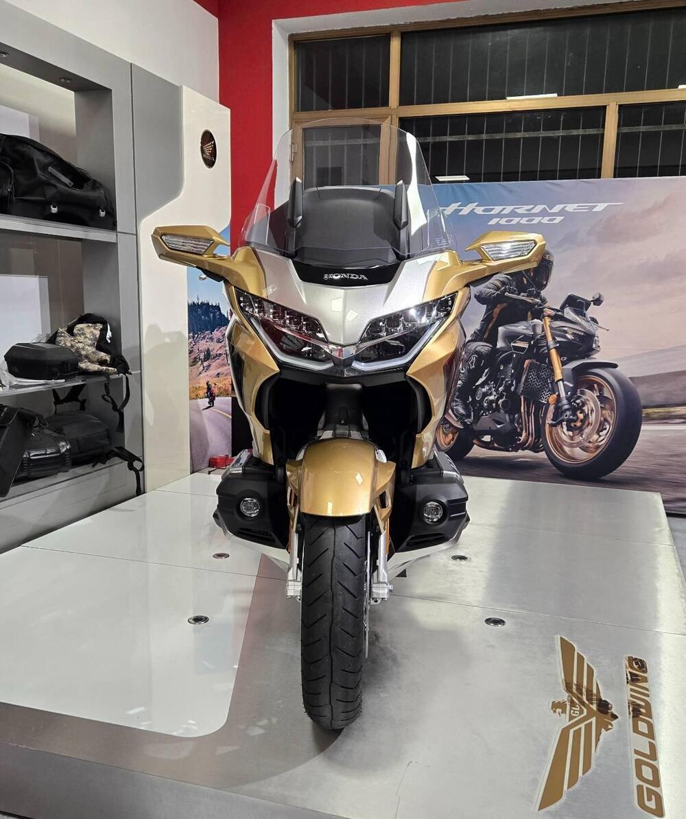 Honda GL 1800 Gold Wing Tour 50° Anniversario (2025 - 26) (2)