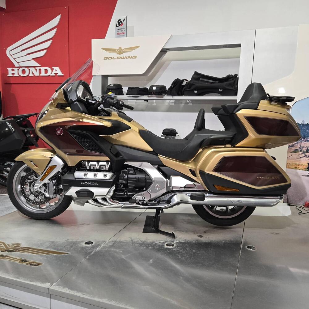 Honda GL 1800 Gold Wing Tour 50° Anniversario (2025 - 26) (3)