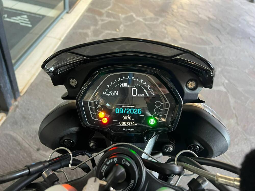 Triumph Street Triple 765 R (2023 - 25) (4)