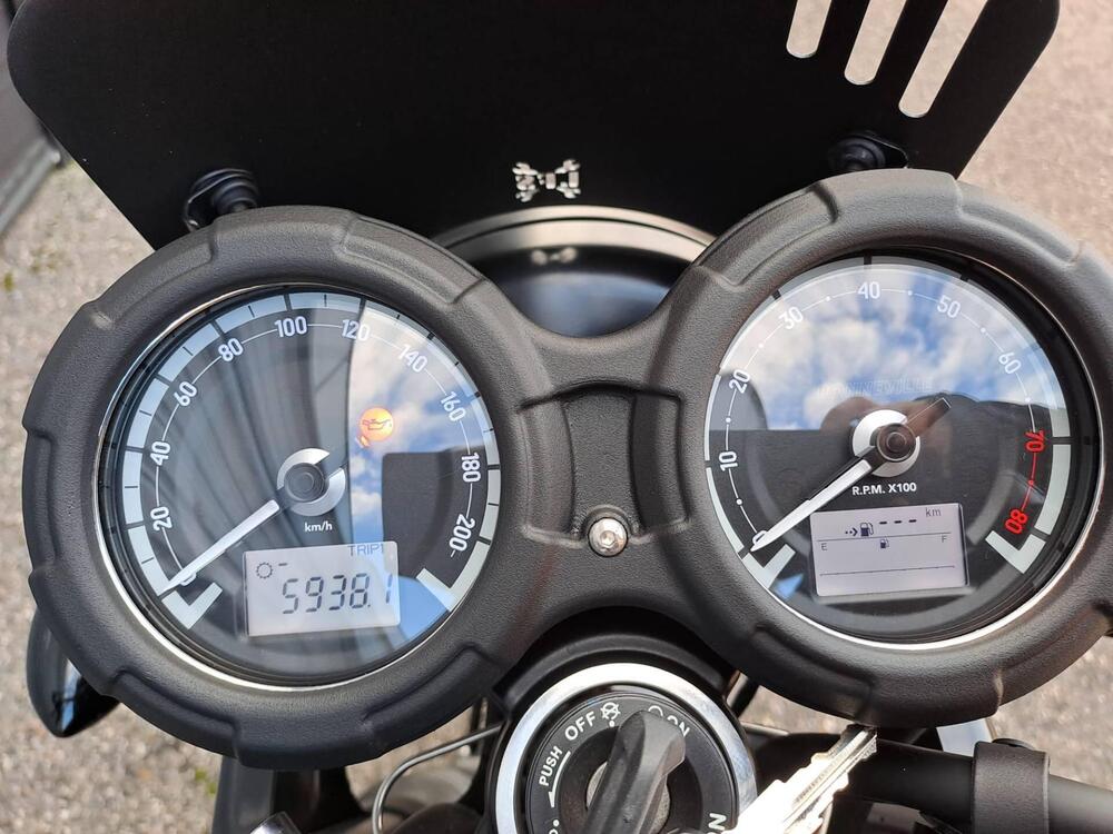 Triumph Bonneville T120 Black Stealth Edition (2024) (7)