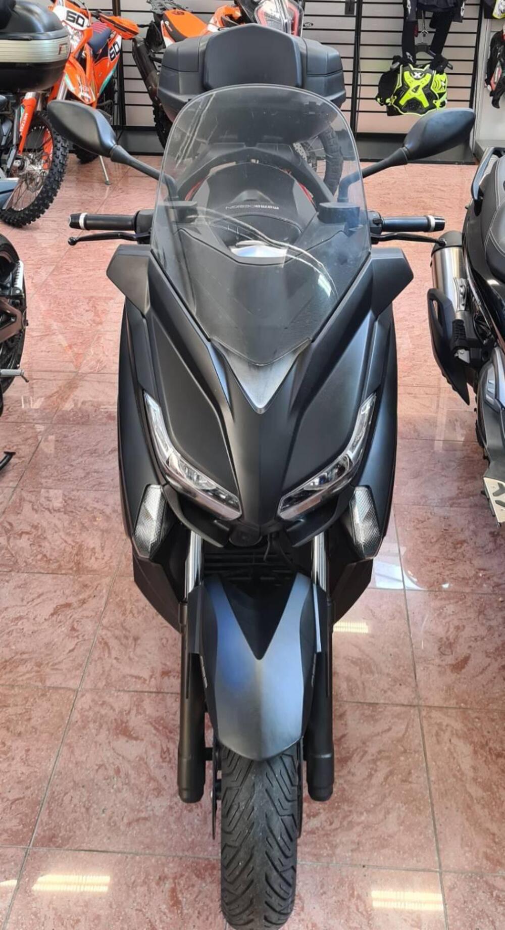 Yamaha X-Max 400 Momodesign (2014 - 16) (2)