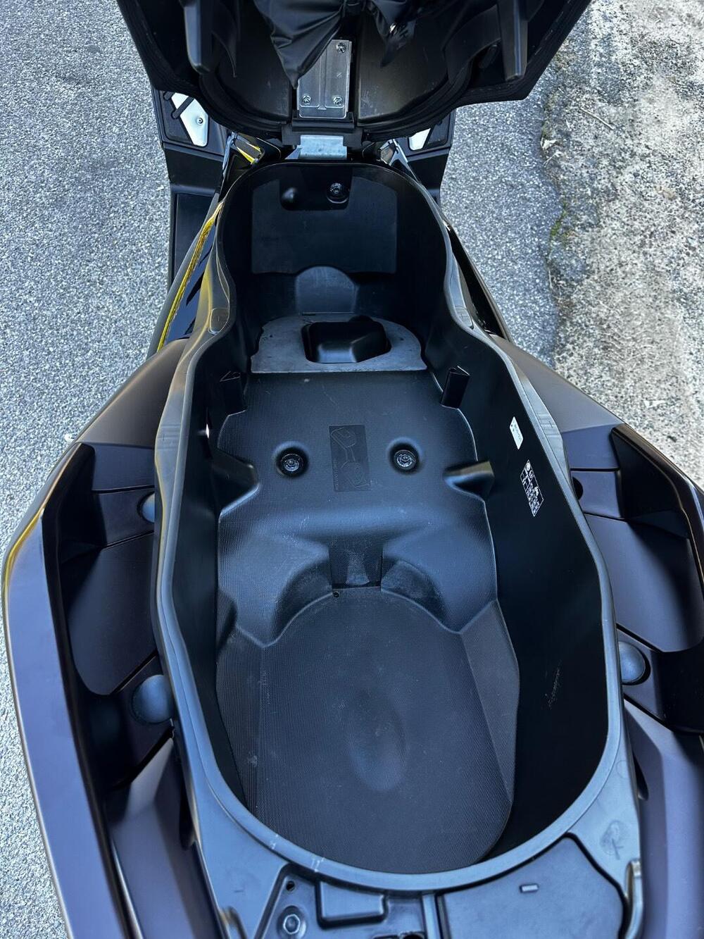 Yamaha X-Max 125 Tech Max (2021 - 24) (9)