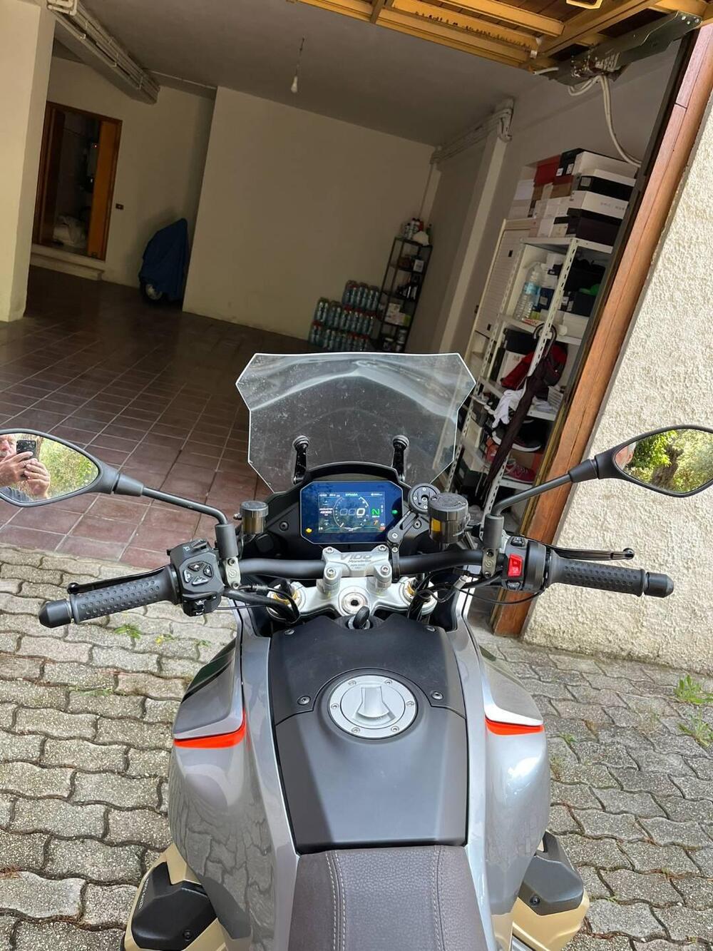 Moto Guzzi V100 Mandello S (2022 - 24) (2)