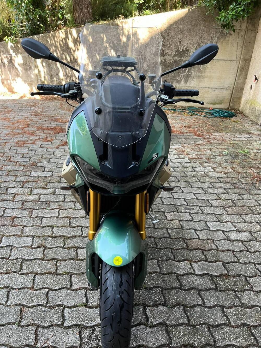 Moto Guzzi V100 Mandello S (2022 - 24) (3)