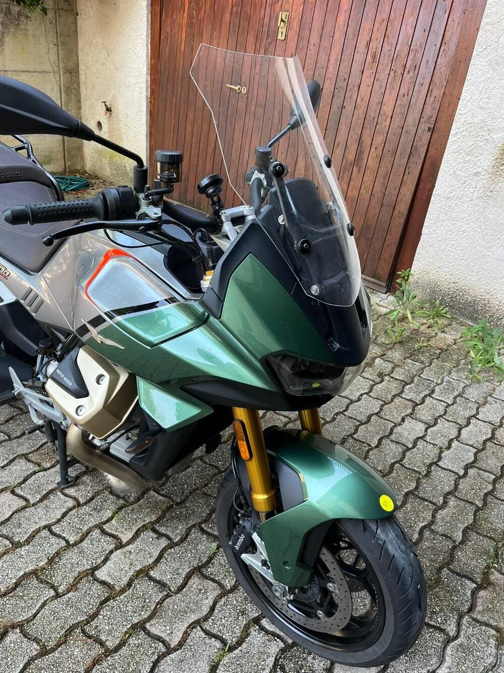 Moto Guzzi V100 Mandello S (2022 - 24) (4)