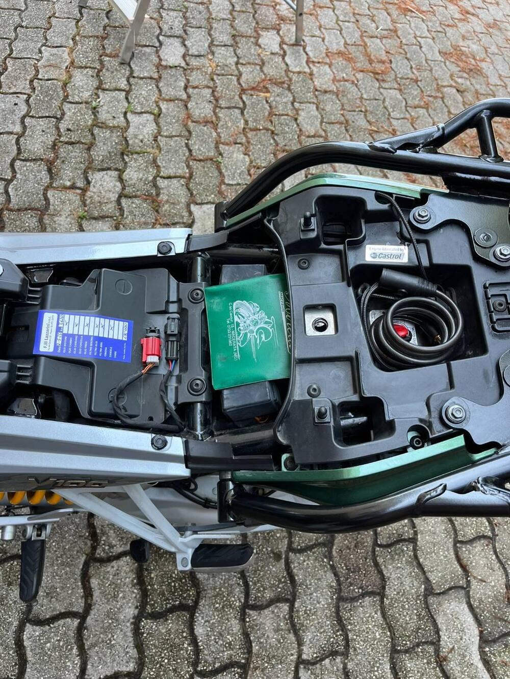 Moto Guzzi V100 Mandello S (2022 - 24) (14)