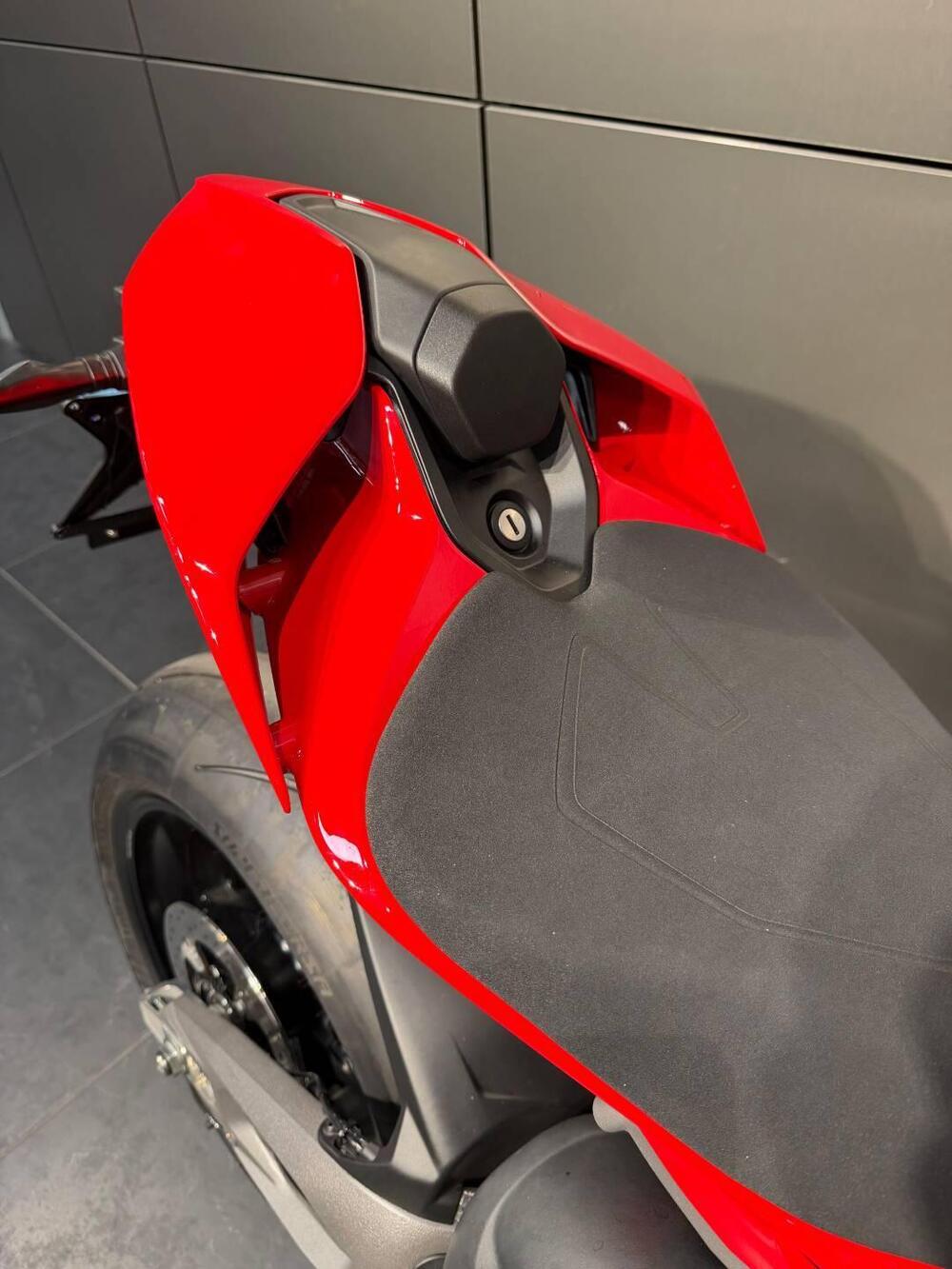 Ducati Panigale V4 S (2025) (14)