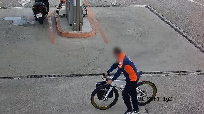 MotoGP: arrestato il ladro della bici da 20.000&euro; di Jorge Mart&iacute;n. Era travestito da meccanico KTM