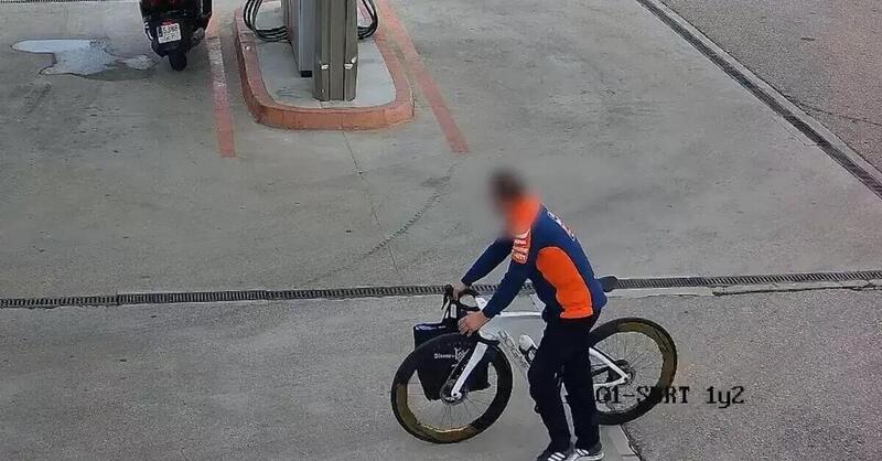 MotoGP: arrestato il ladro della bici da 20.000&euro; di Jorge Mart&iacute;n. Era travestito da meccanico KTM