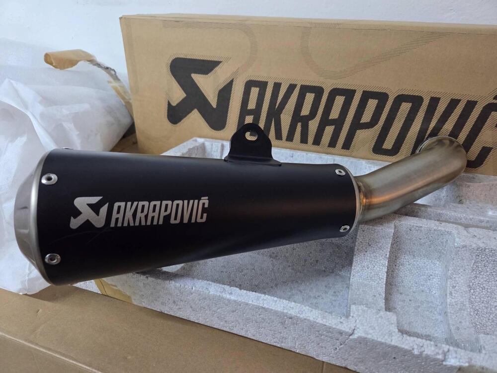 AKRAPOVIČ "SLIP-ON LINE" USATO SOLO PER ESPOSIZION Akrapovic