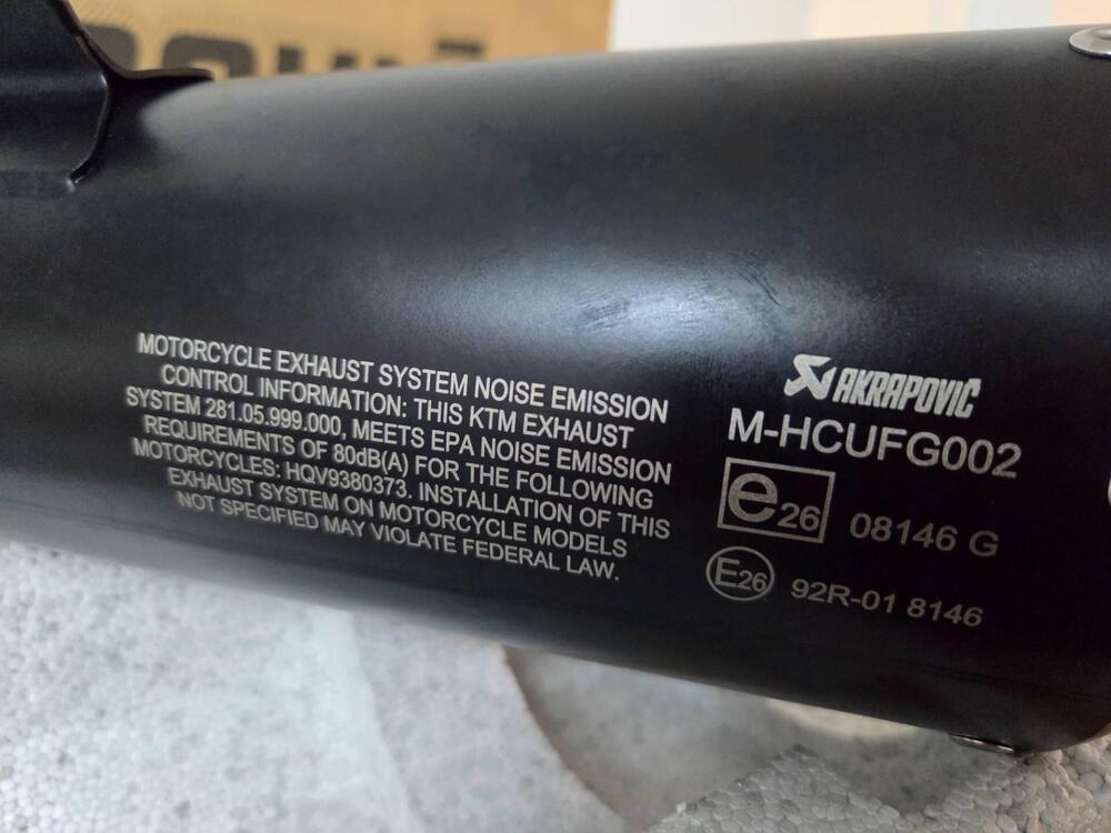 AKRAPOVIČ "SLIP-ON LINE" USATO SOLO PER ESPOSIZION Akrapovic (6)