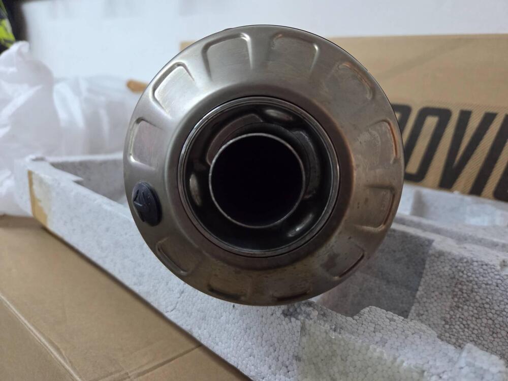 AKRAPOVIČ "SLIP-ON LINE" USATO SOLO PER ESPOSIZION Akrapovic (7)