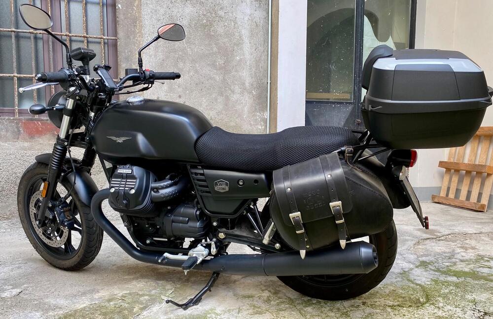 Moto Guzzi V7 III Stone (2017 - 20)