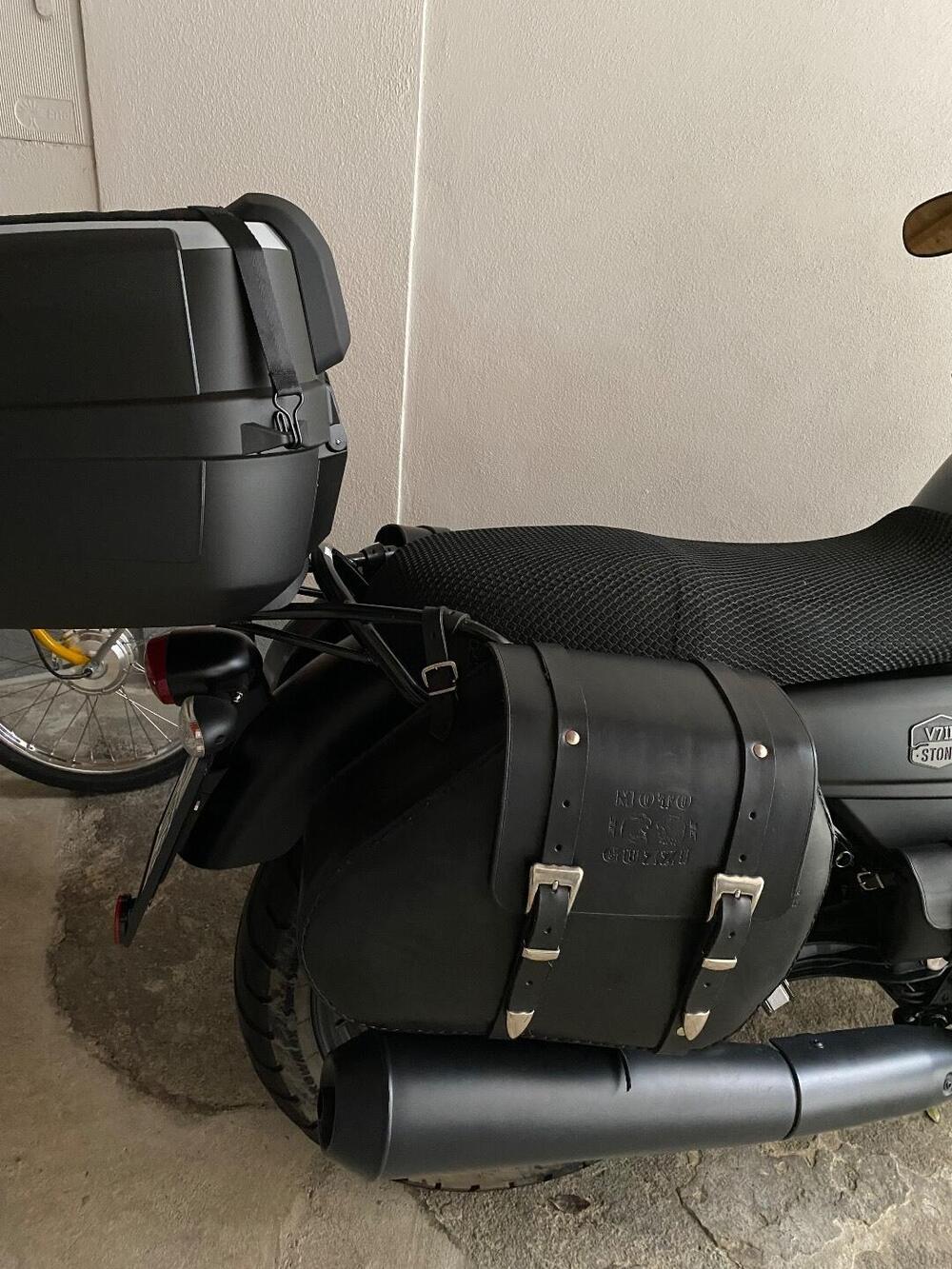 Moto Guzzi V7 III Stone (2017 - 20) (3)