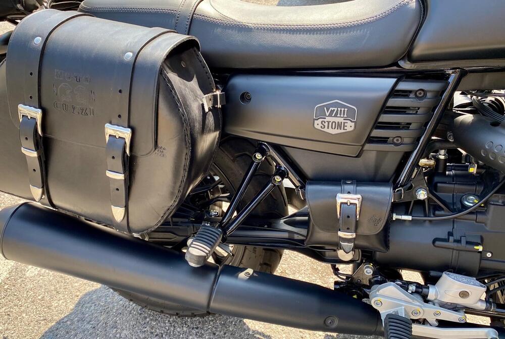 Moto Guzzi V7 III Stone (2017 - 20) (12)