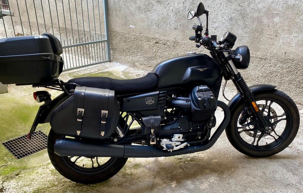 Moto Guzzi V7 III Stone (2017 - 20) (2)