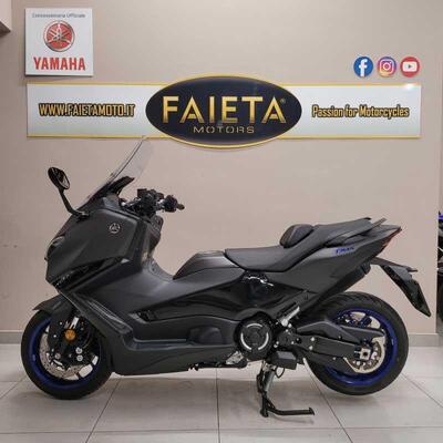 Yamaha T-Max 560 (2025) usata