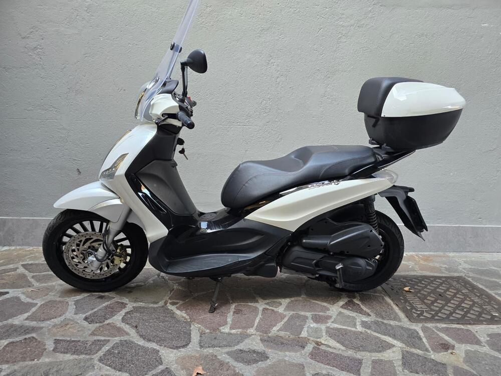 Piaggio Beverly 300 ABS-ASR (2021 - 25) (2)