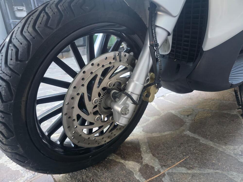 Piaggio Beverly 300 ABS-ASR (2021 - 25) (11)