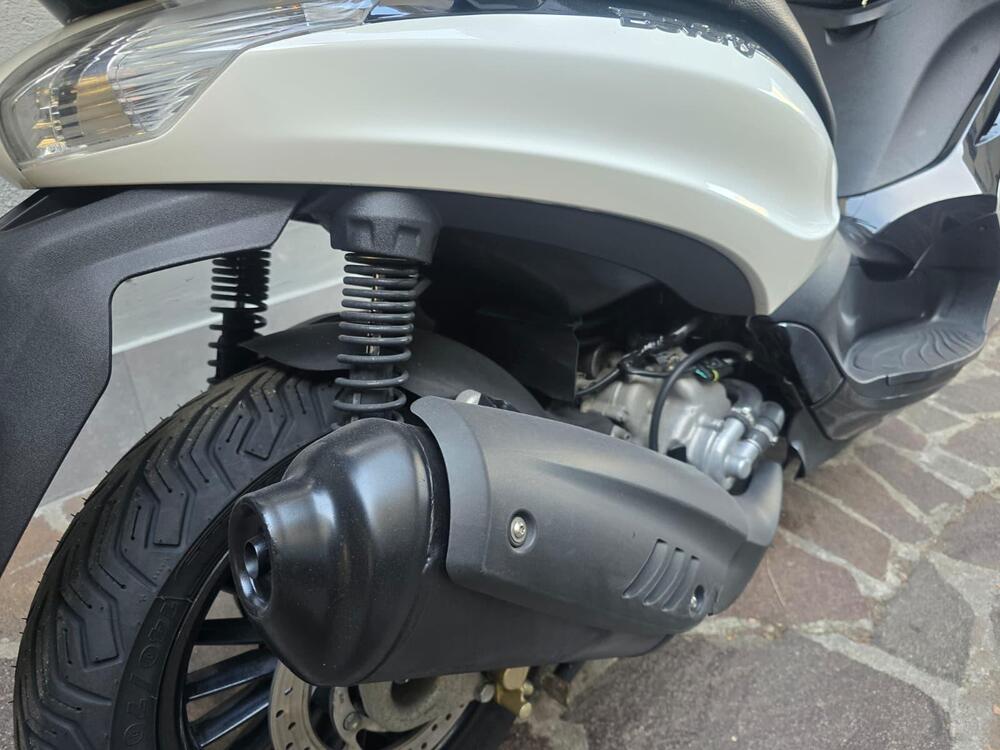 Piaggio Beverly 300 ABS-ASR (2021 - 25) (12)