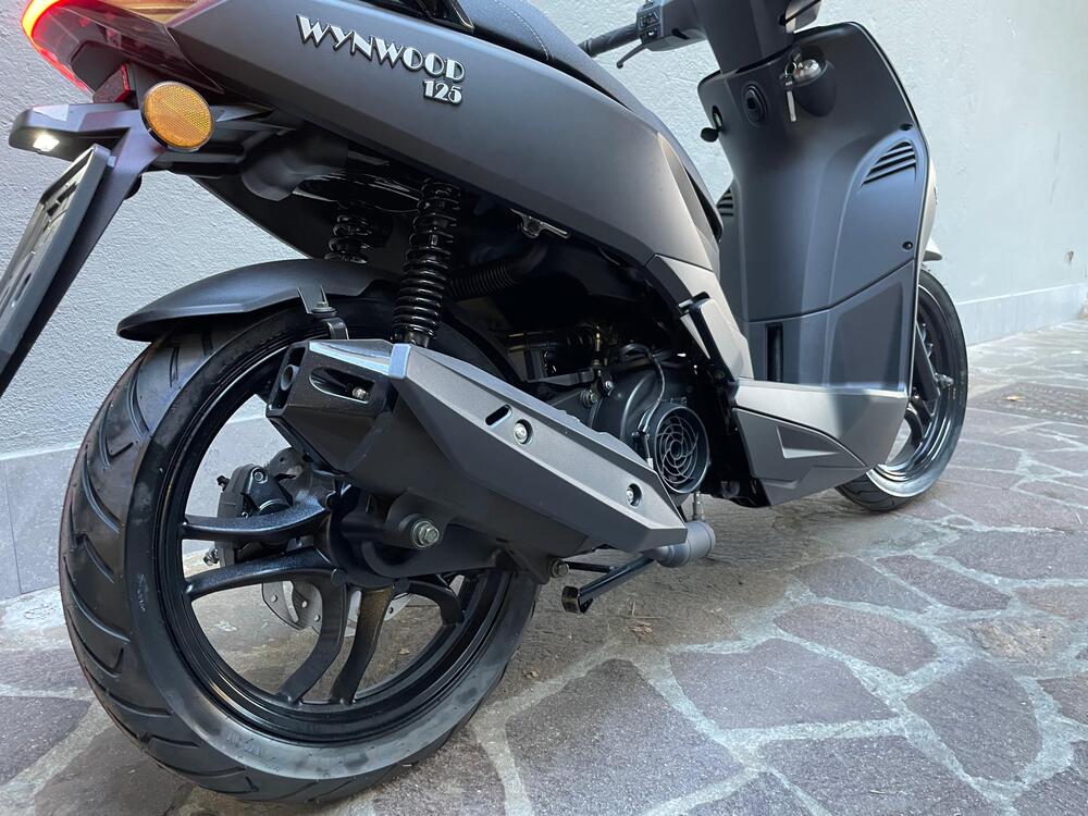 Um Italia Wynwood 125 (2025) (7)