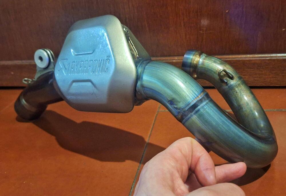 AKRAPOVIC EVOLUTION LINE full Titan (3)