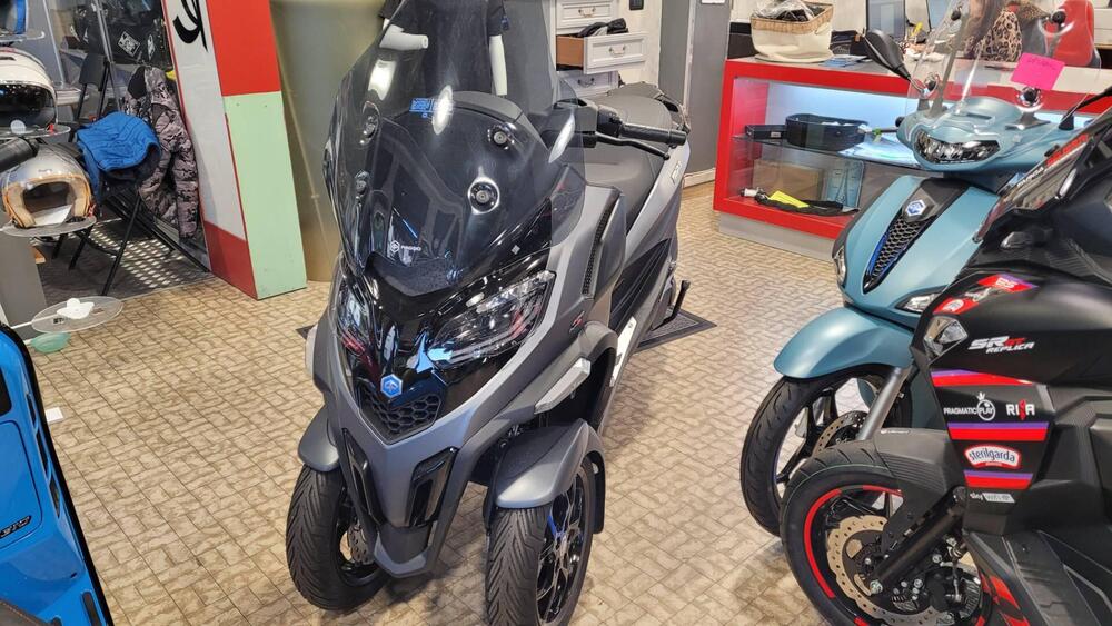 Piaggio MP3 400 Sport Hpe (2025) (4)