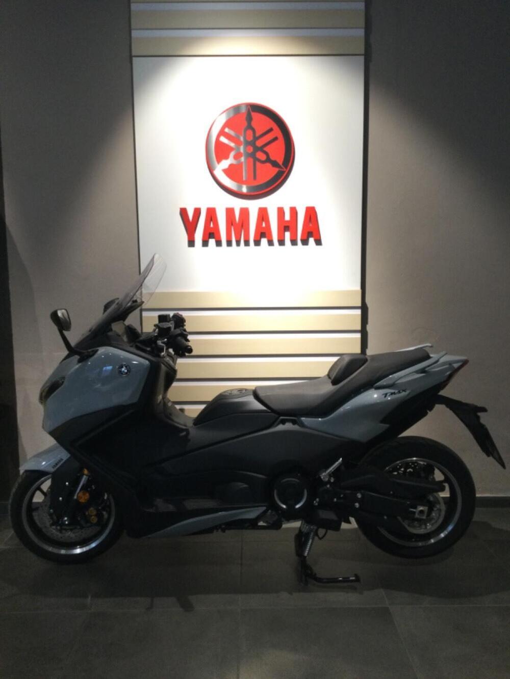 Yamaha T-Max 560 Tech Max (2025) (2)