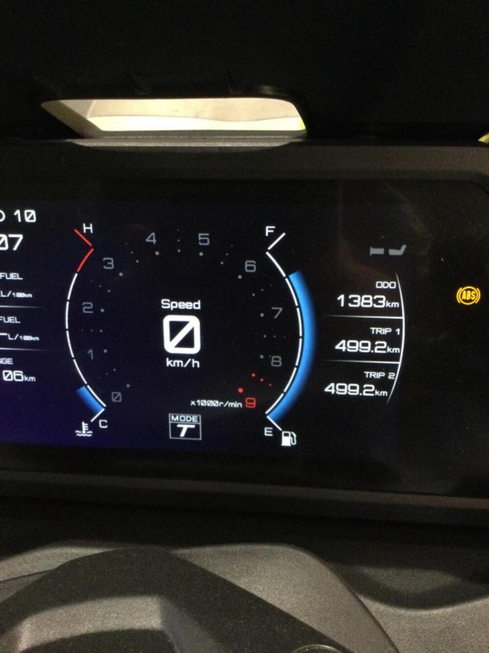 Yamaha T-Max 560 Tech Max (2025) (3)