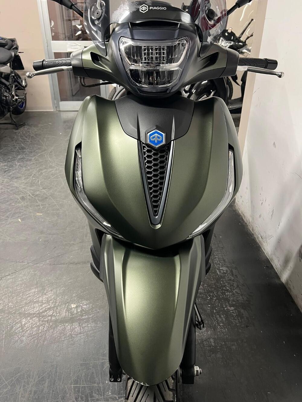 Piaggio Beverly 400 S ABS-ASR (2021 - 24) (2)