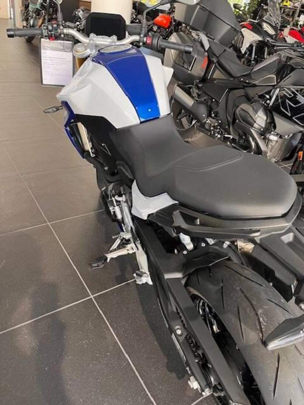 Bmw F 900 R (2021 - 24) (4)