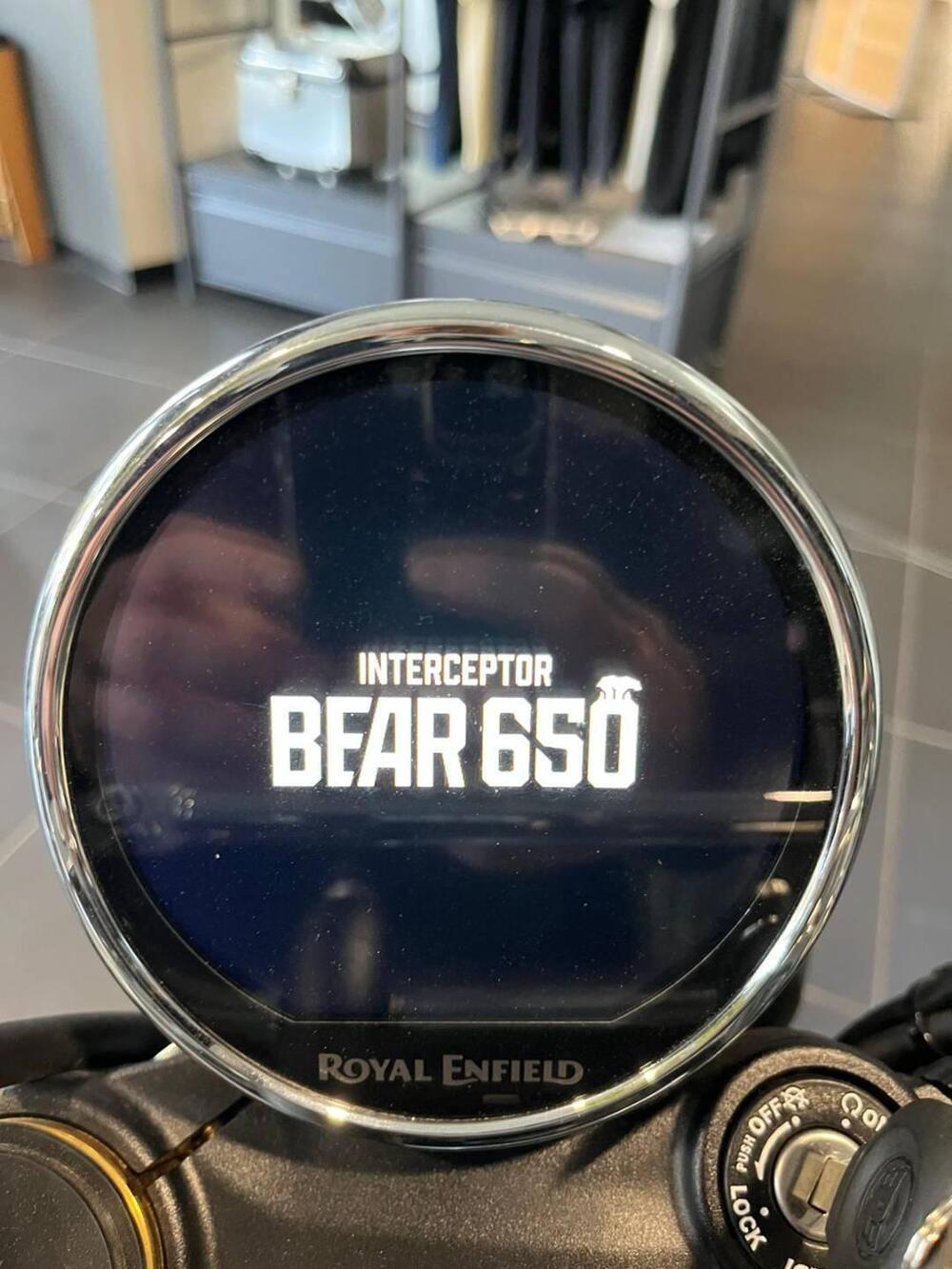 Royal Enfield Bear 650 (2025) (9)