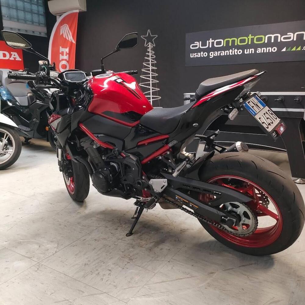 Kawasaki Z 900 (2025 - 26) (6)