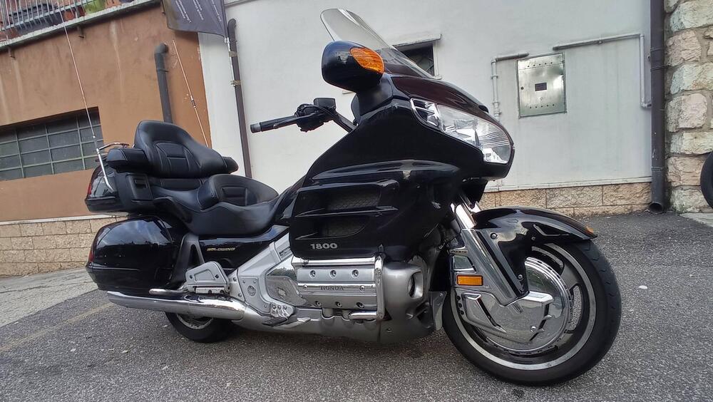 Honda GL 1800 Gold Wing (2000 - 05) (3)