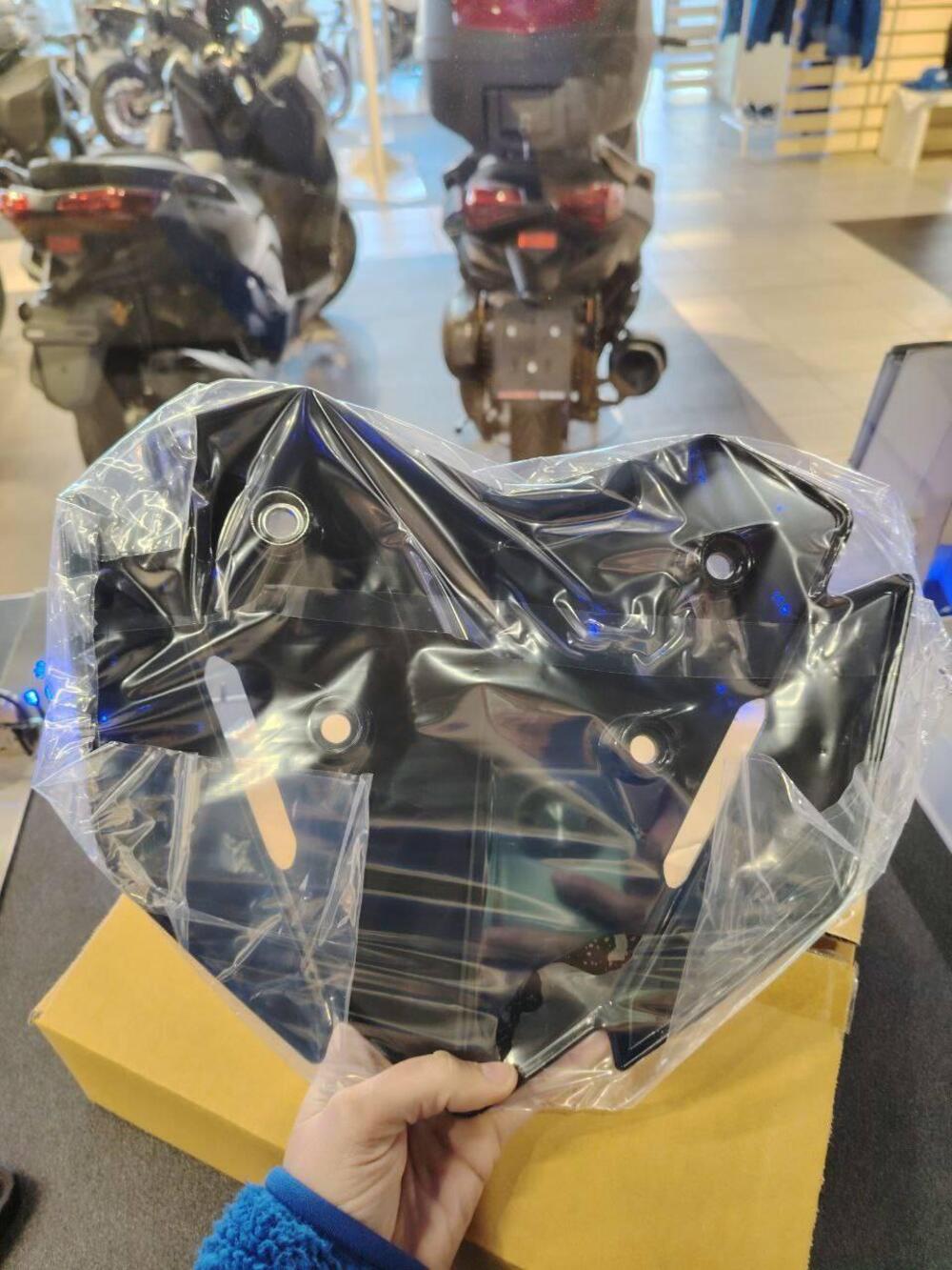 CUPOLINO SPORTIVO XMAX 2023 Yamaha (3)