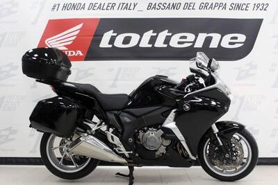Honda VFR 1200 F DCT ABS (2010 - 16) usata