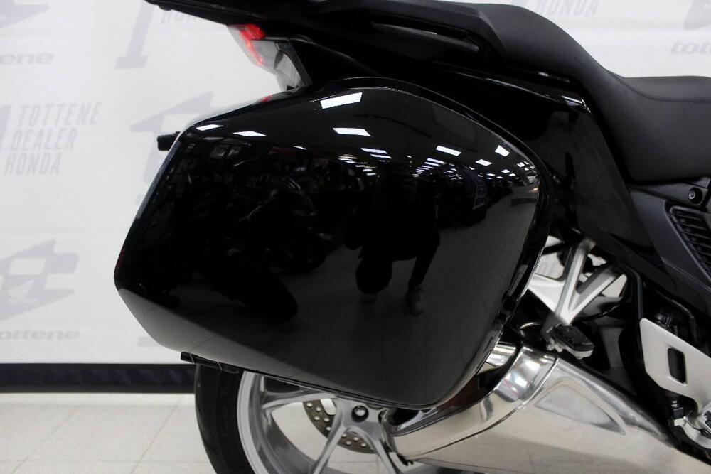 Honda VFR 1200 F DCT ABS (2010 - 16) (6)