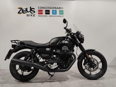 Moto Guzzi V7 Stone (2021 - 24) usata