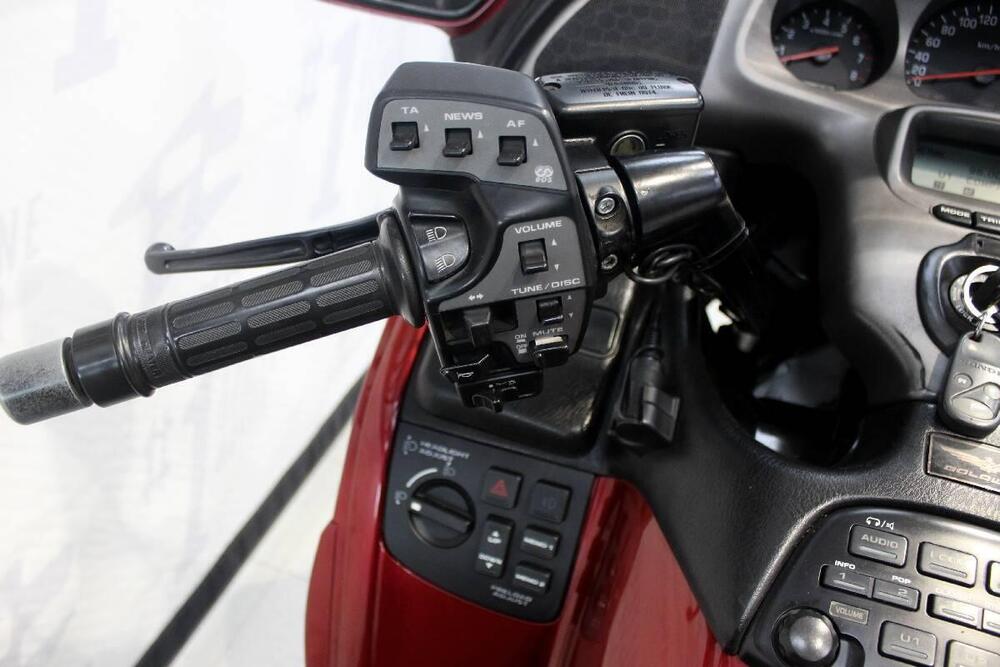 Honda GL 1800 Gold Wing (2000 - 05) (6)