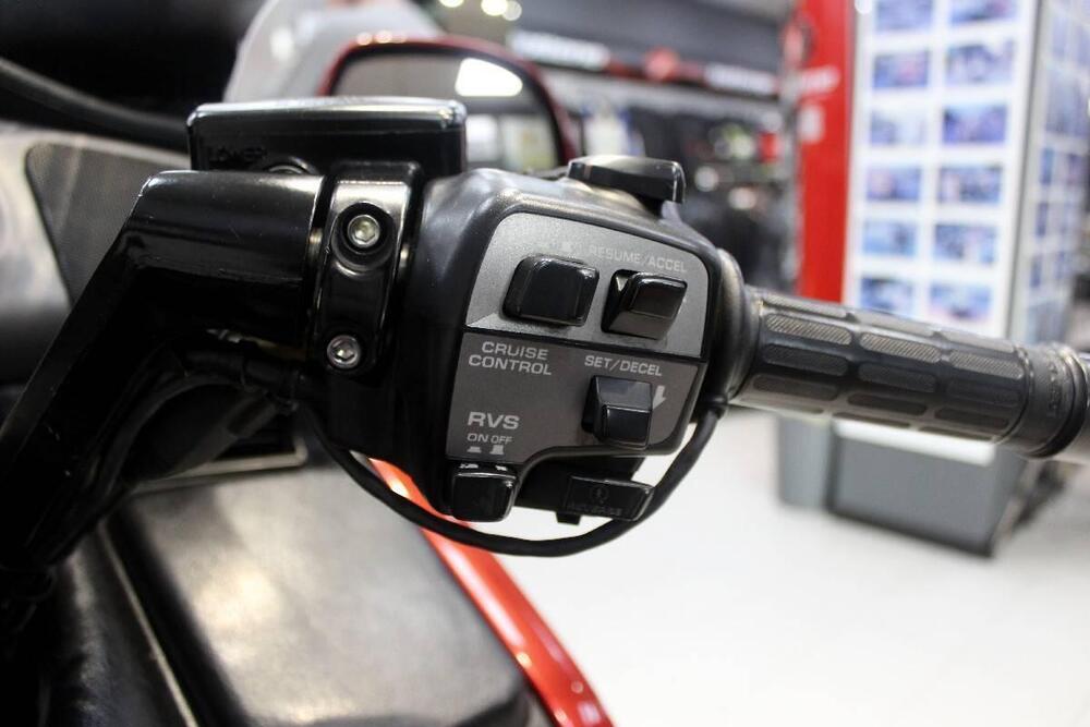 Honda GL 1800 Gold Wing (2000 - 05) (8)