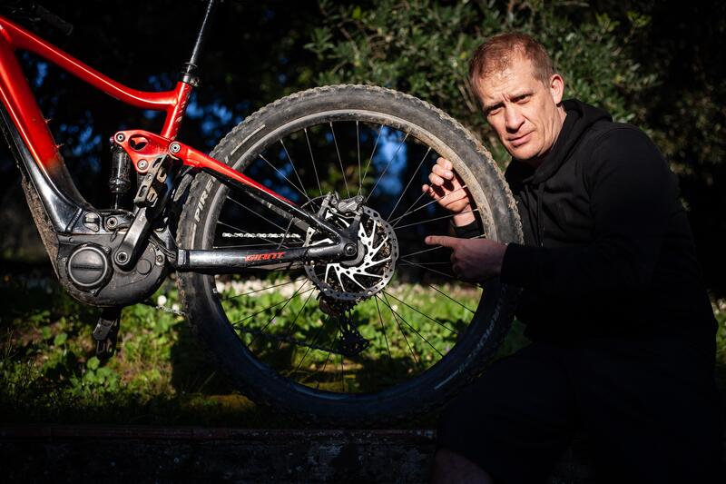 Come modificare (e sbloccare) con 100&euro; una eMTB standard e farci i mondiali FIM?