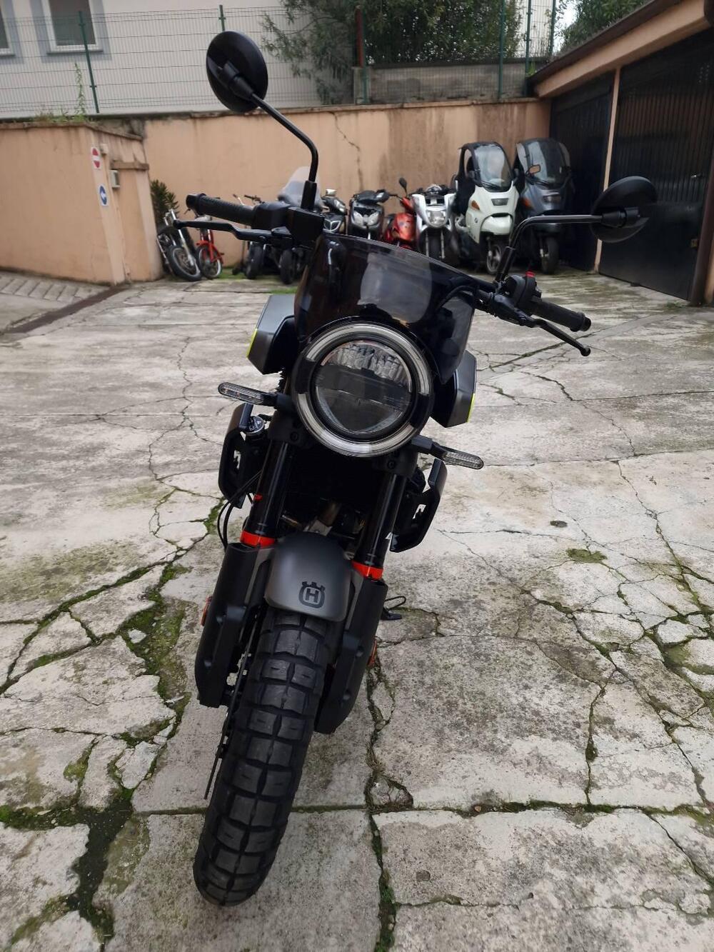 Husqvarna Svartpilen 125 (2024 - 25) (3)