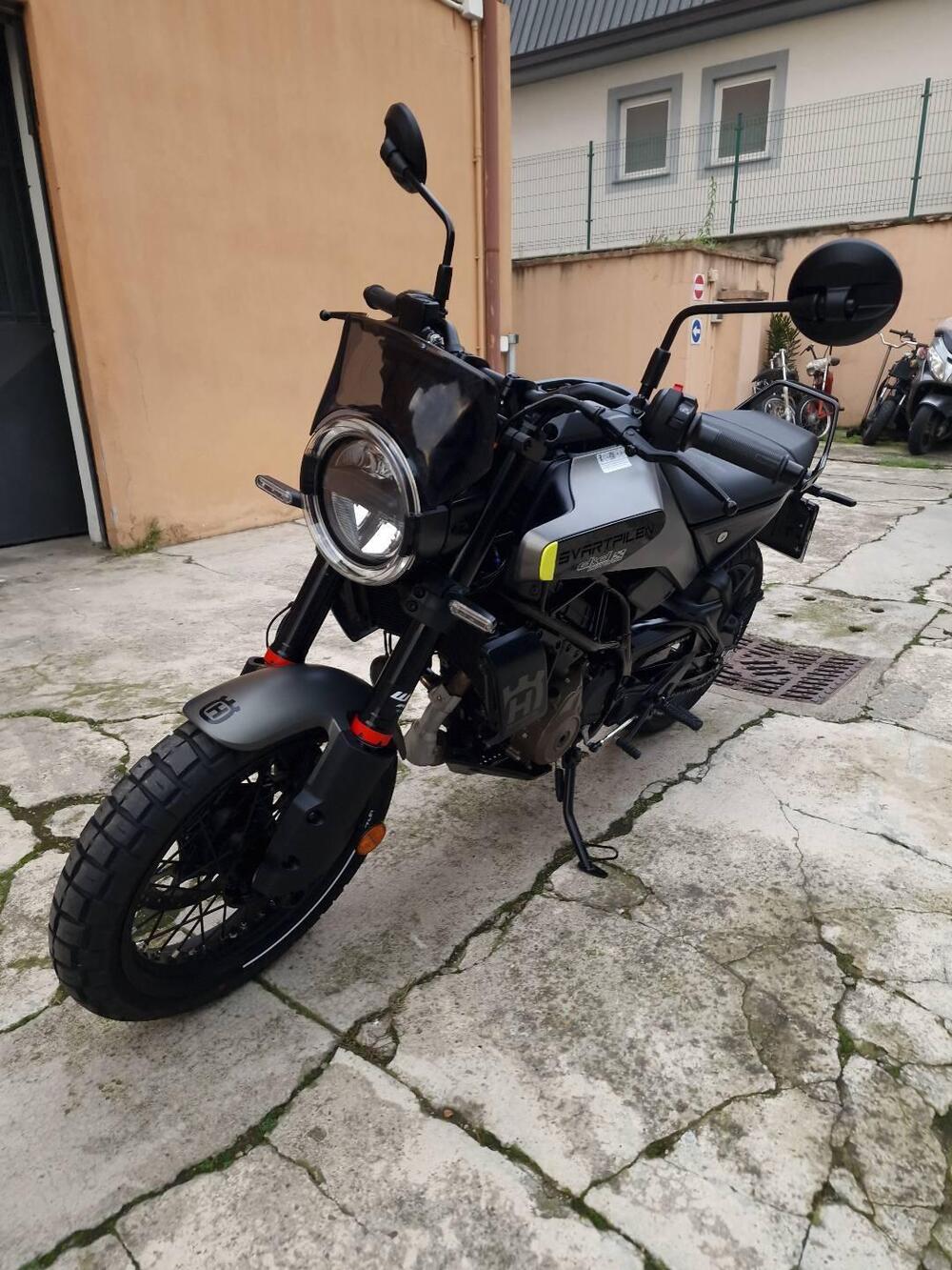 Husqvarna Svartpilen 125 (2024 - 25) (4)