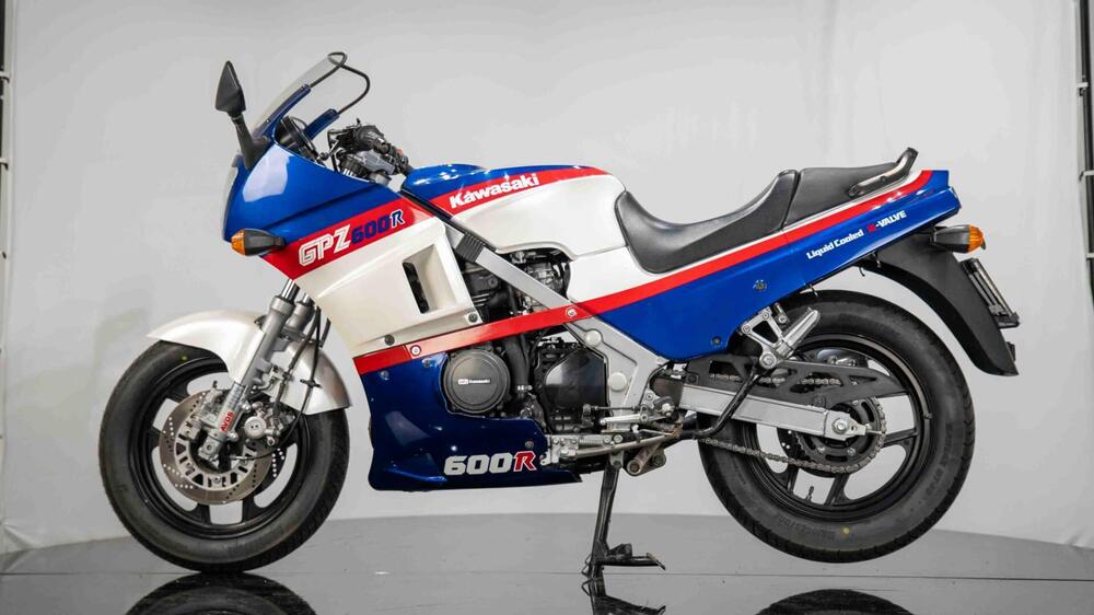Kawasaki GPZ-R 600 (2)