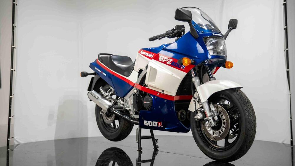 Kawasaki GPZ-R 600 (5)