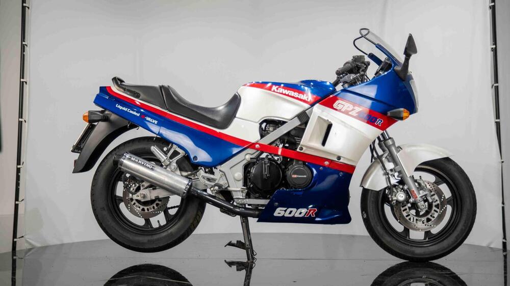 Kawasaki GPZ-R 600 (6)