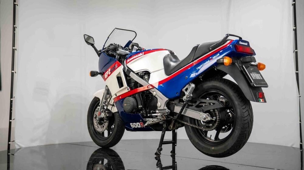 Kawasaki GPZ-R 600 (9)