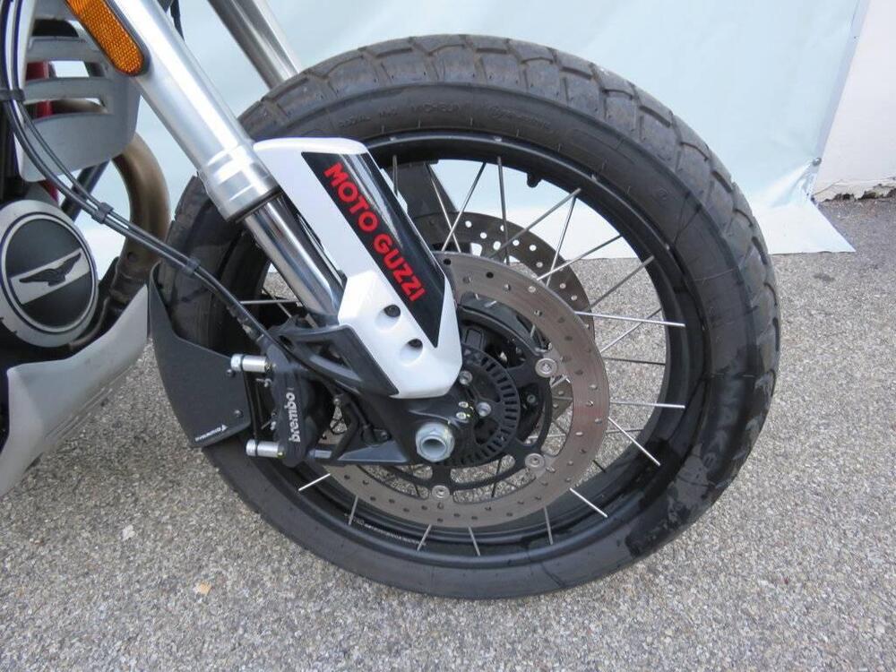 Moto Guzzi V85 TT Evocative Graphics (2021 - 23) (8)